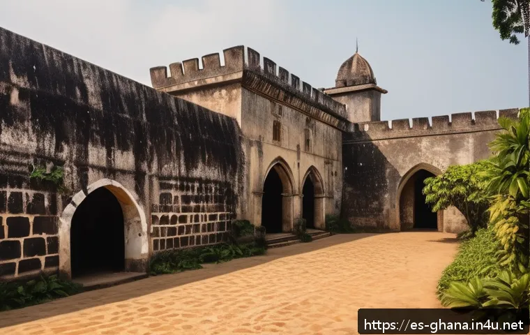가나의 유네스코 세계문화유산 - A detailed, atmospheric view of Elmina Castle in Ghana at golden hour, showcasing its massive, weath...